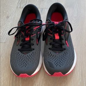 Brooks Adrenaline 19 running shoes